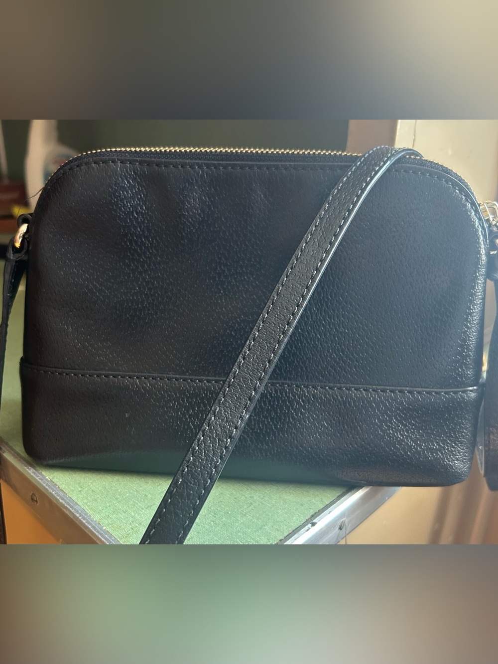 KATE SPADE NEW YORK PEBBLED LEATHER CROSSBODY DOME BAG. EXCELLENT CONDITION - Picture 3 of 10